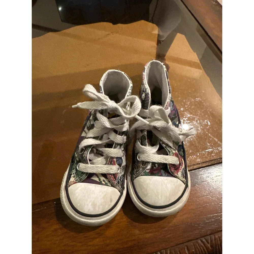 Boys Batman Converse Chuck Taylor Sneakers Size 6